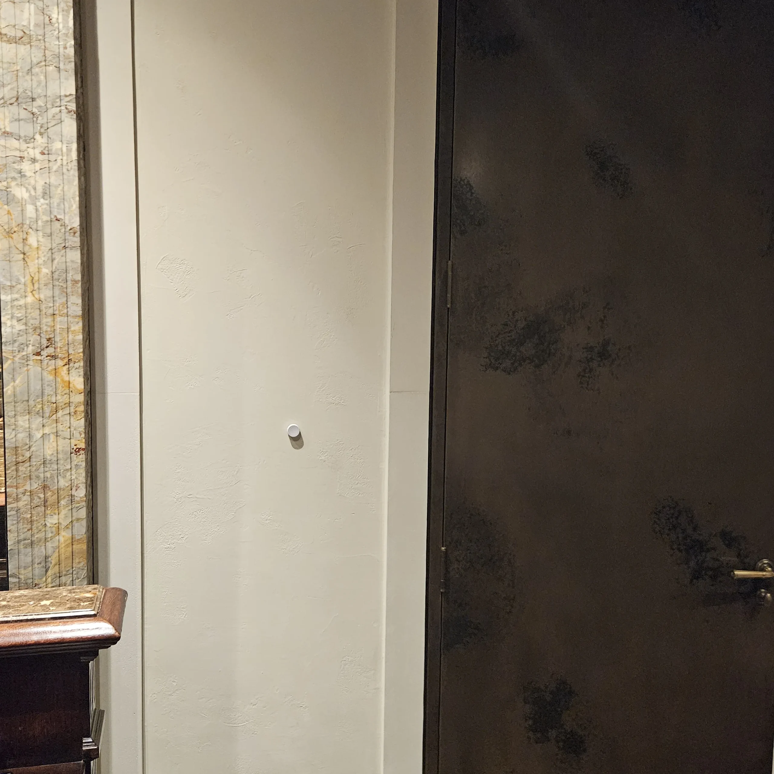 Panic Button on Wall 2_result